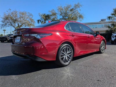 2022 Toyota Camry Hybrid XLE