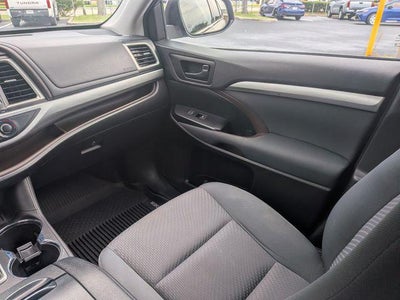 2019 Toyota Highlander LE