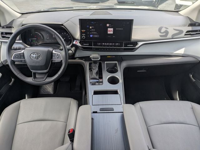 2025 Toyota Sienna XLE 8 Passenger