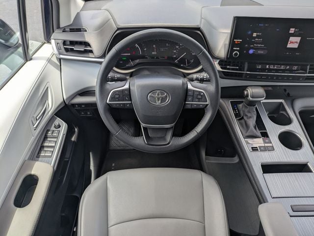 2025 Toyota Sienna XLE 8 Passenger
