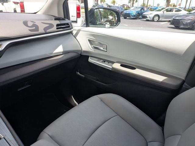 2025 Toyota Sienna XLE 8 Passenger