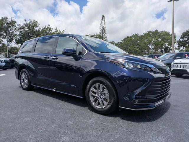 2025 Toyota Sienna XLE 8 Passenger
