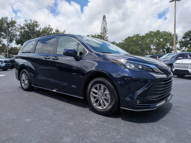 2025 Toyota Sienna XLE 8 Passenger