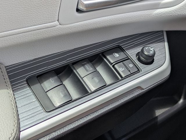 2025 Toyota Sienna XLE 8 Passenger