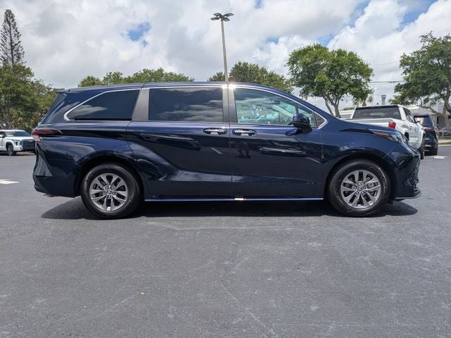 2025 Toyota Sienna XLE 8 Passenger