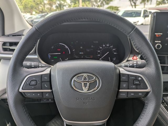 2025 Toyota Sienna XLE 8 Passenger