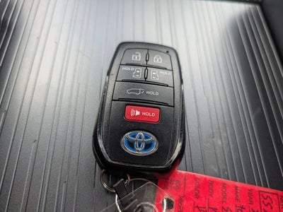 2025 Toyota Sienna XLE 8 Passenger