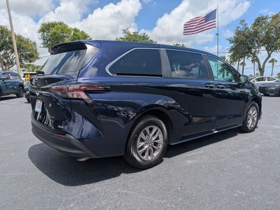 2025 Toyota Sienna XLE 8 Passenger