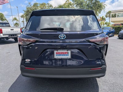 2025 Toyota Sienna XLE 8 Passenger