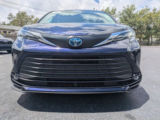 2025 Toyota Sienna XLE 8 Passenger