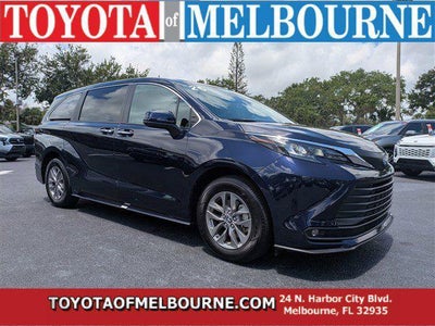 2025 Toyota Sienna XLE 8 Passenger