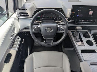 2025 Toyota Sienna XLE 8 Passenger