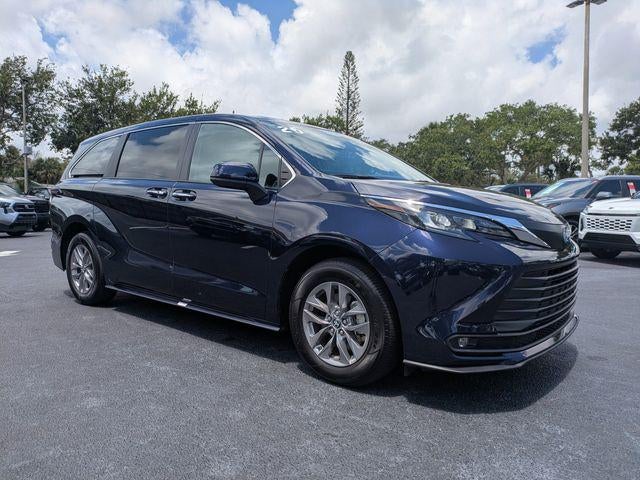 2025 Toyota Sienna XLE 8 Passenger