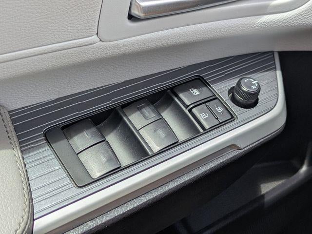 2025 Toyota Sienna XLE 8 Passenger