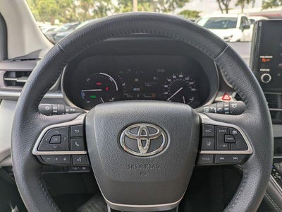 2025 Toyota Sienna XLE 8 Passenger