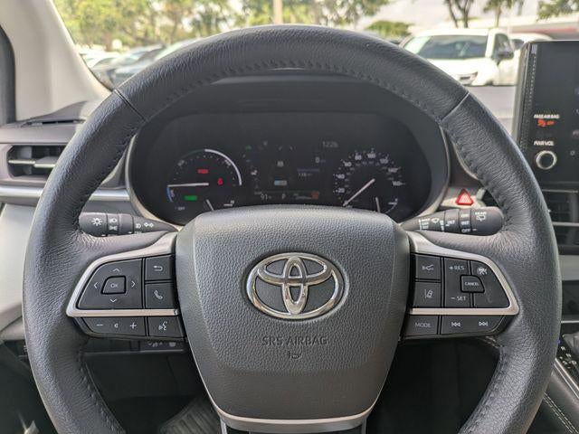 2025 Toyota Sienna XLE 8 Passenger