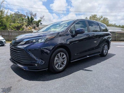 2025 Toyota Sienna XLE 8 Passenger