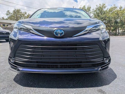 2025 Toyota Sienna XLE 8 Passenger