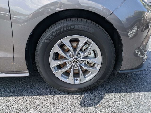 2022 Toyota Sienna XLE 8 Passenger