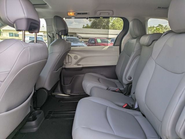 2022 Toyota Sienna XLE 8 Passenger