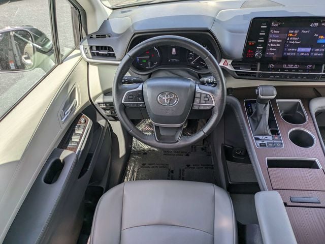 2022 Toyota Sienna XLE 8 Passenger