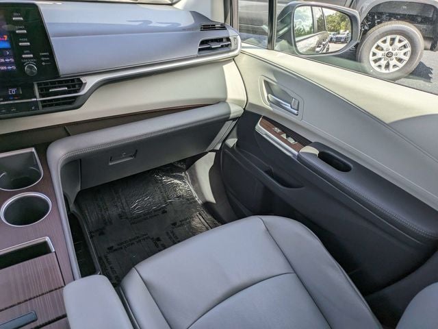 2022 Toyota Sienna XLE 8 Passenger