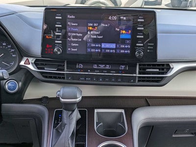 2022 Toyota Sienna XLE 8 Passenger