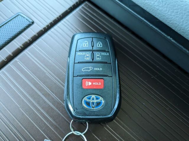 2022 Toyota Sienna XLE 8 Passenger