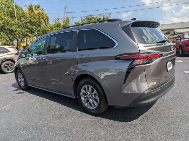 2022 Toyota Sienna XLE 8 Passenger