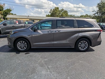 2022 Toyota Sienna XLE 8 Passenger
