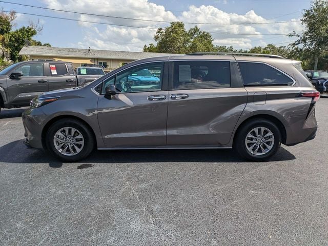 2022 Toyota Sienna XLE 8 Passenger