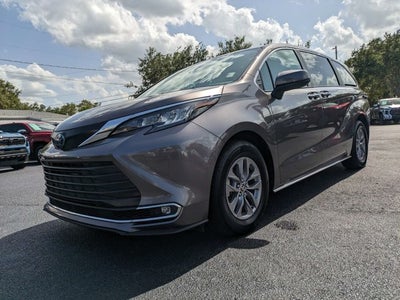 2022 Toyota Sienna XLE 8 Passenger