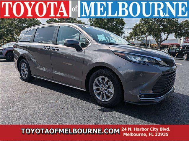 2022 Toyota Sienna XLE 8 Passenger