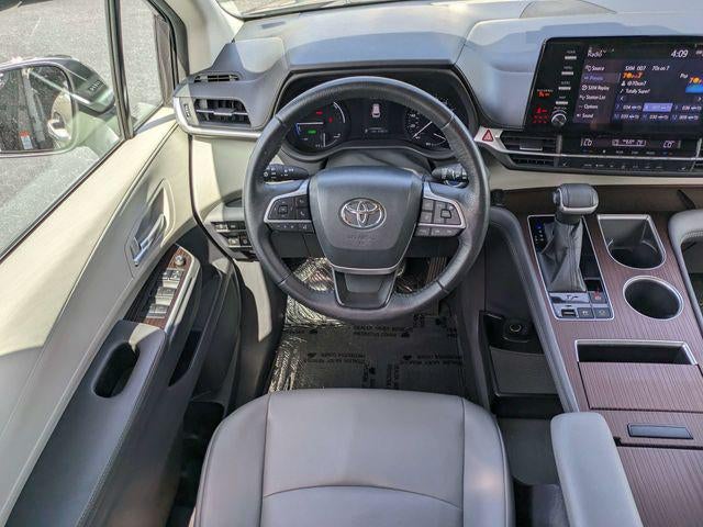 2022 Toyota Sienna XLE 8 Passenger