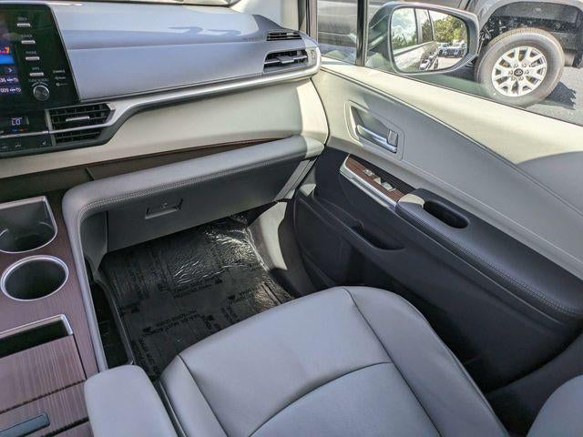 2022 Toyota Sienna XLE 8 Passenger