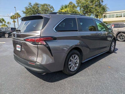 2022 Toyota Sienna XLE 8 Passenger