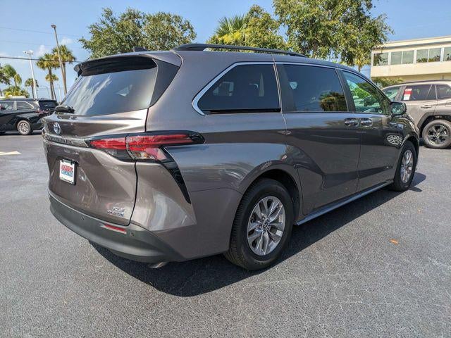 2022 Toyota Sienna XLE 8 Passenger
