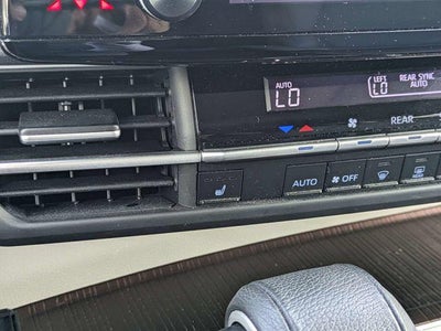 2022 Toyota Sienna XLE 8 Passenger