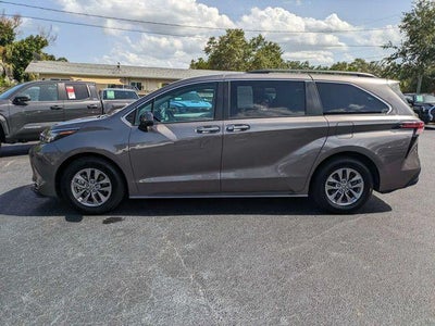 2022 Toyota Sienna XLE 8 Passenger
