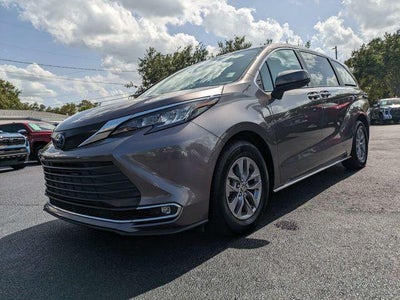2022 Toyota Sienna XLE 8 Passenger