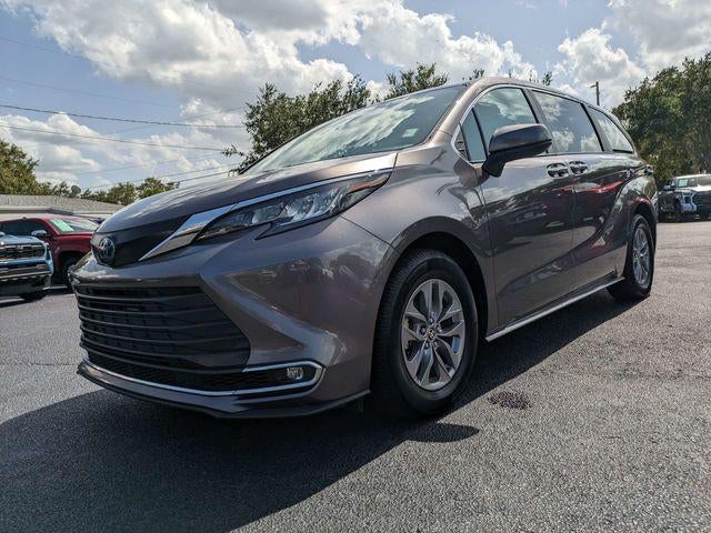2022 Toyota Sienna XLE 8 Passenger