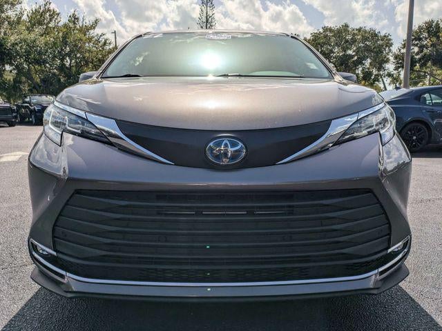 2022 Toyota Sienna XLE 8 Passenger