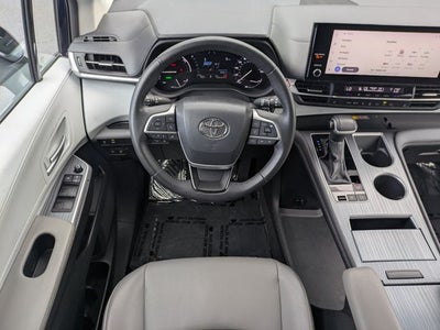 2025 Toyota Sienna XLE 8 Passenger
