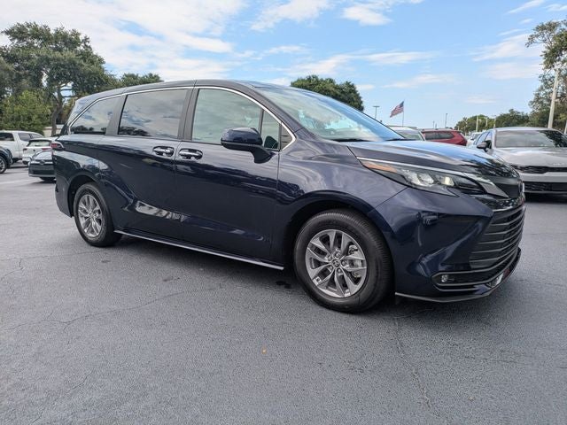 2025 Toyota Sienna XLE 8 Passenger