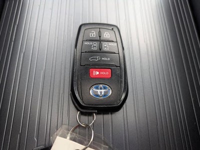 2025 Toyota Sienna XLE 8 Passenger