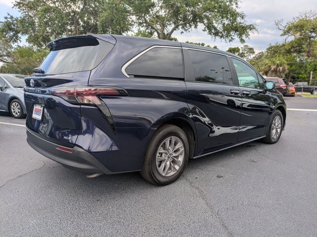 2025 Toyota Sienna XLE 8 Passenger