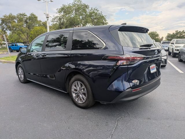 2025 Toyota Sienna XLE 8 Passenger