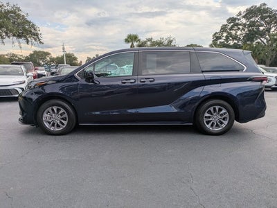 2025 Toyota Sienna XLE 8 Passenger