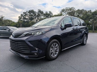 2025 Toyota Sienna XLE 8 Passenger