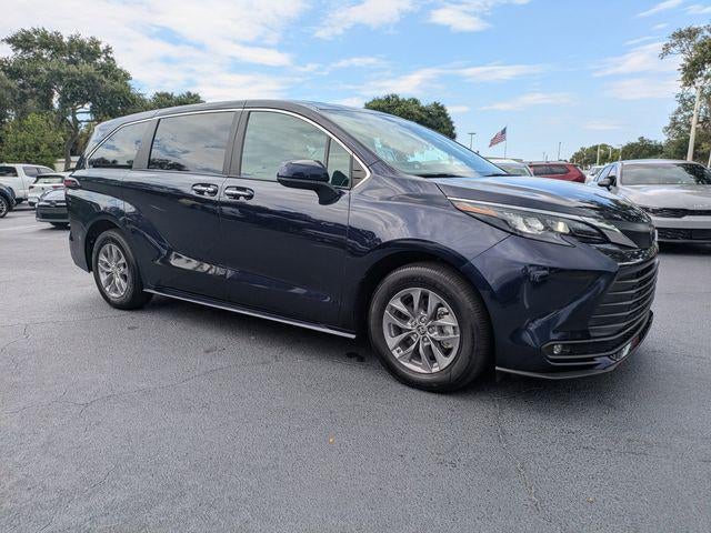 2025 Toyota Sienna XLE 8 Passenger